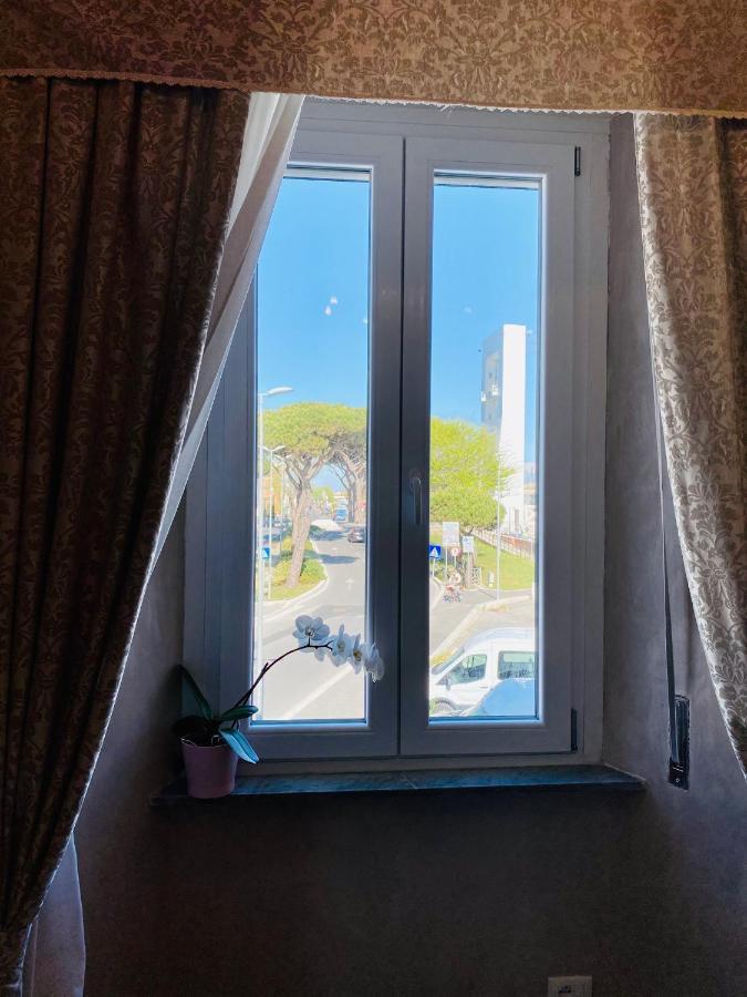 Domus Valadier B&B Guesthouse Φιουμιτσίνο Εξωτερικό φωτογραφία